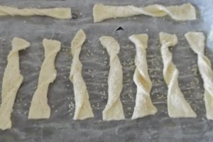 Spirale cu parmezan si susan.
