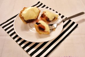 Cosulete cu prune si crema de vanilie