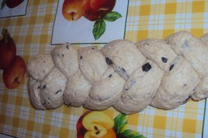 Paine neagra cu masline si cascaval