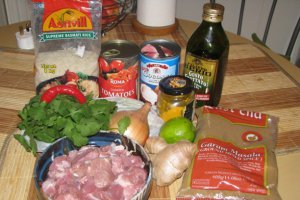 Curry de casă cu orez basmati și curcan