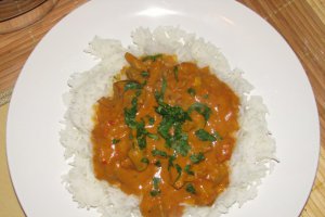 Curry de casă cu orez basmati și curcan