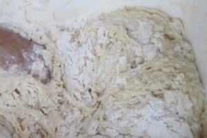 Cornuri aromate cu gem si nuca sau branza