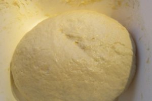 Cornuri aromate cu gem si nuca sau branza