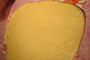 Cornuri aromate cu gem si nuca sau branza