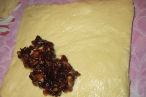 Cornuri aromate cu gem si nuca sau branza