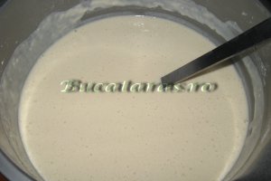 Clatite cu caramel, nuca si banane