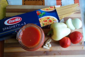 Spaghete cu sos de rosii