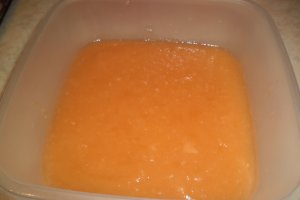 Inghetata de pepene galben si nuci caramelizate