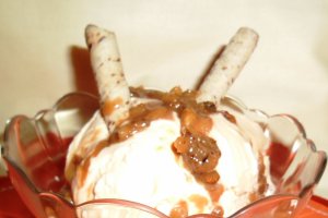 Inghetata de pepene galben si nuci caramelizate