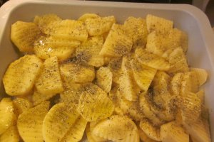 Cartofi cu ierburi aromatice si usturoi