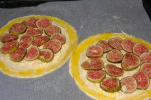 Tarta cu smochine si crema frangipane