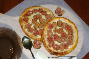 Tarta cu smochine si crema frangipane