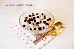 Orez cu lapte si fructe de padure