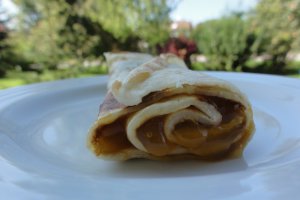 Clatite cu dulceata,inghetata sau feta