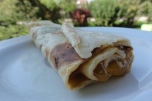 Clatite cu dulceata,inghetata sau feta