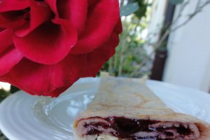 Clatite cu dulceata,inghetata sau feta