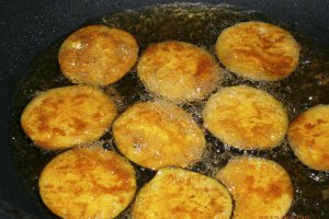 Fried brinjal-Vinete calite (reteta sri lankeza)