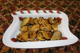 Fried brinjal-Vinete calite (reteta sri lankeza)