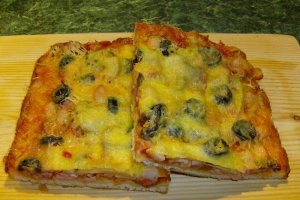 Pizza cu mozzarella