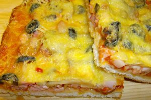 Pizza cu mozzarella