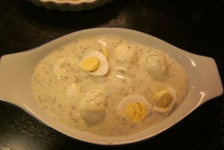 Oua de prepelita cu sos de ierburi aromatice