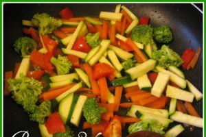 Taietei chinezesti cu zucchini/dovlecel si brocoli