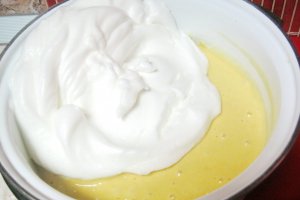 Clatite americane cu piure de castane, frisca si serbet de trandafiri
