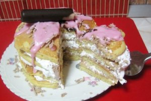 Clatite americane cu piure de castane, frisca si serbet de trandafiri