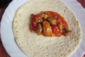Tortilla cu pui si sos Fajita