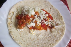 Tortilla cu pui si sos Fajita