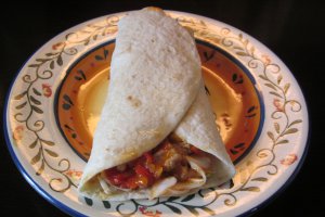 Tortilla cu pui si sos Fajita