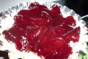 Tarte crumble cu prune si gem