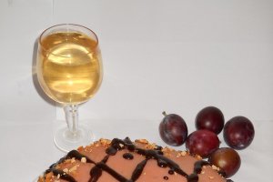 Tort cu prune si vin