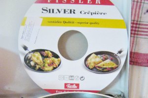 Galette cu piept de pui si ciuperci scaldate in sos de capere cu smantana si iaurt