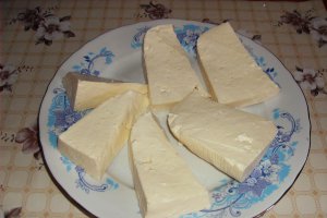 Branza framantata