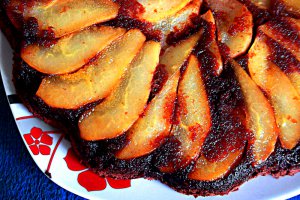 Prajitura cu pere caramelizate