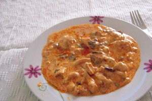 Piept de pui cu ciuperci si smantana