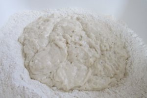 Gogosi pufoase din coca de cozonac