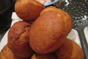 Gogosi pufoase din coca de cozonac
