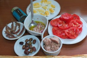Bagheta umpluta Nicoise