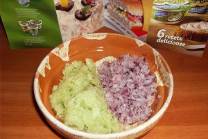 Pasta de branza cu castraveti