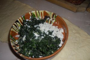 Spanac cu branza in aluat dospit