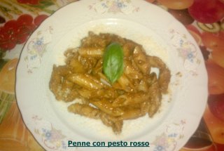 Penne con pesto rosso