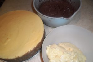 Tort cu blat din mere nuci si biscuiti