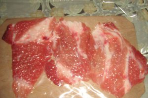 Rulouri de carne cu sos de cascaval si bere neagra