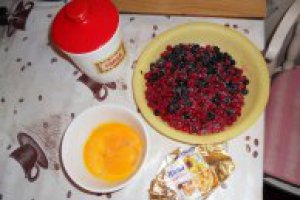 Prajitura cu fructe de padure