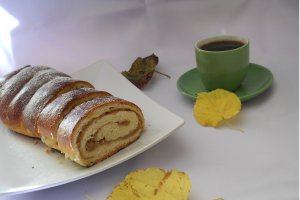 Placinta rulata cu mere