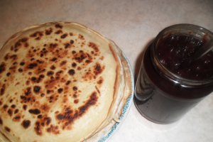 Tort de clatite cu mouse de ciocolata
