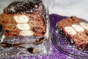 Tort de clatite cu mouse de ciocolata