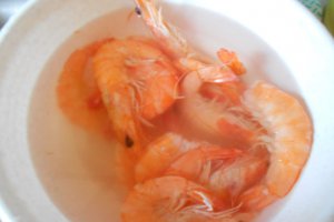 Spaghete cu creveti in sos de vin